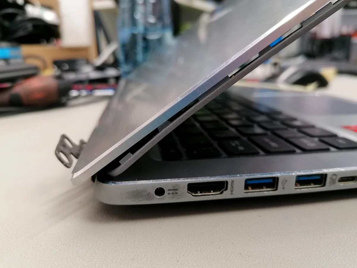 Laptop hinge and casing repair